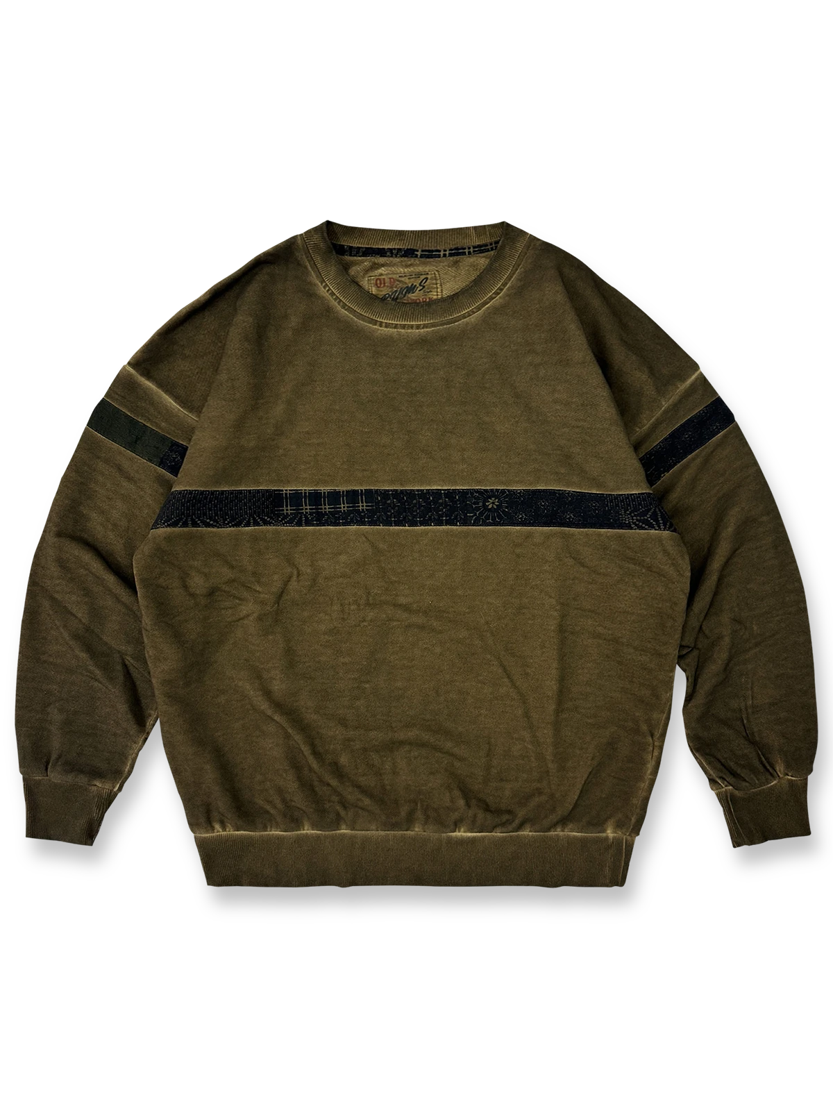 泥染め加工による独特な風合いのクルーネックスウェット