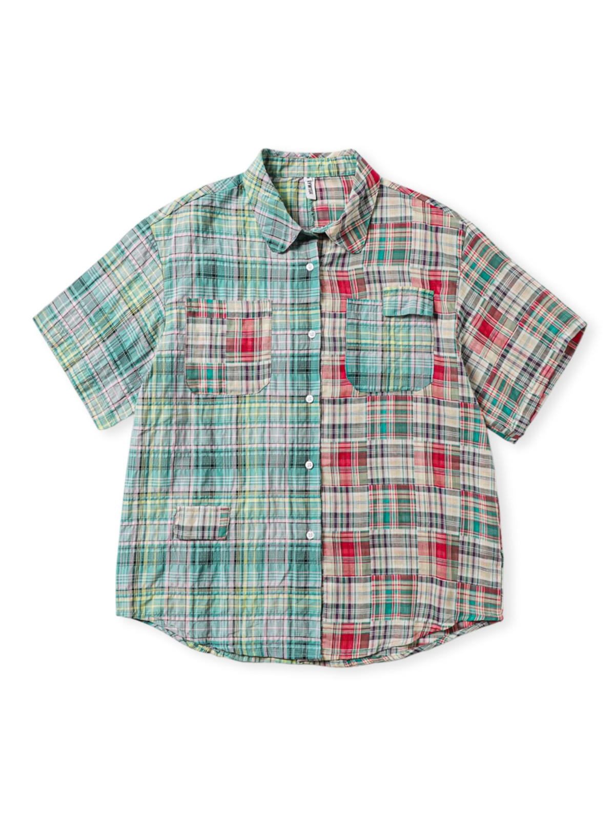 カラフルな格子柄パッチワークの通気性良い100％コットン半袖シャツ。ダブルポケット付き。
