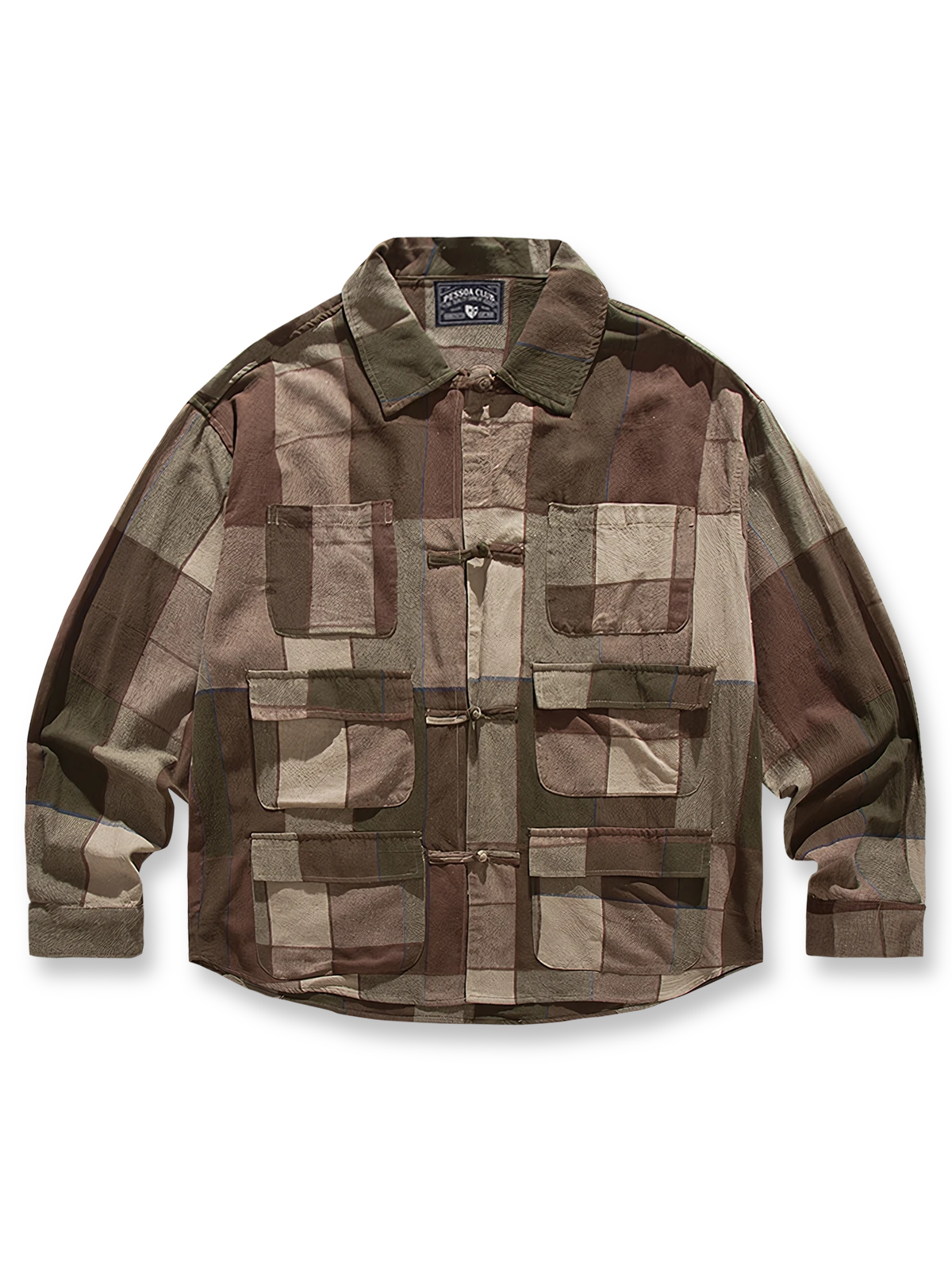 多ポケットとチェック柄が融合したワークテイストのシャツ