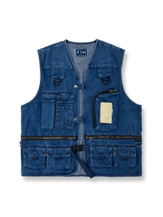 多機能ポケットと裏地ストライプが特徴のデニムベスト