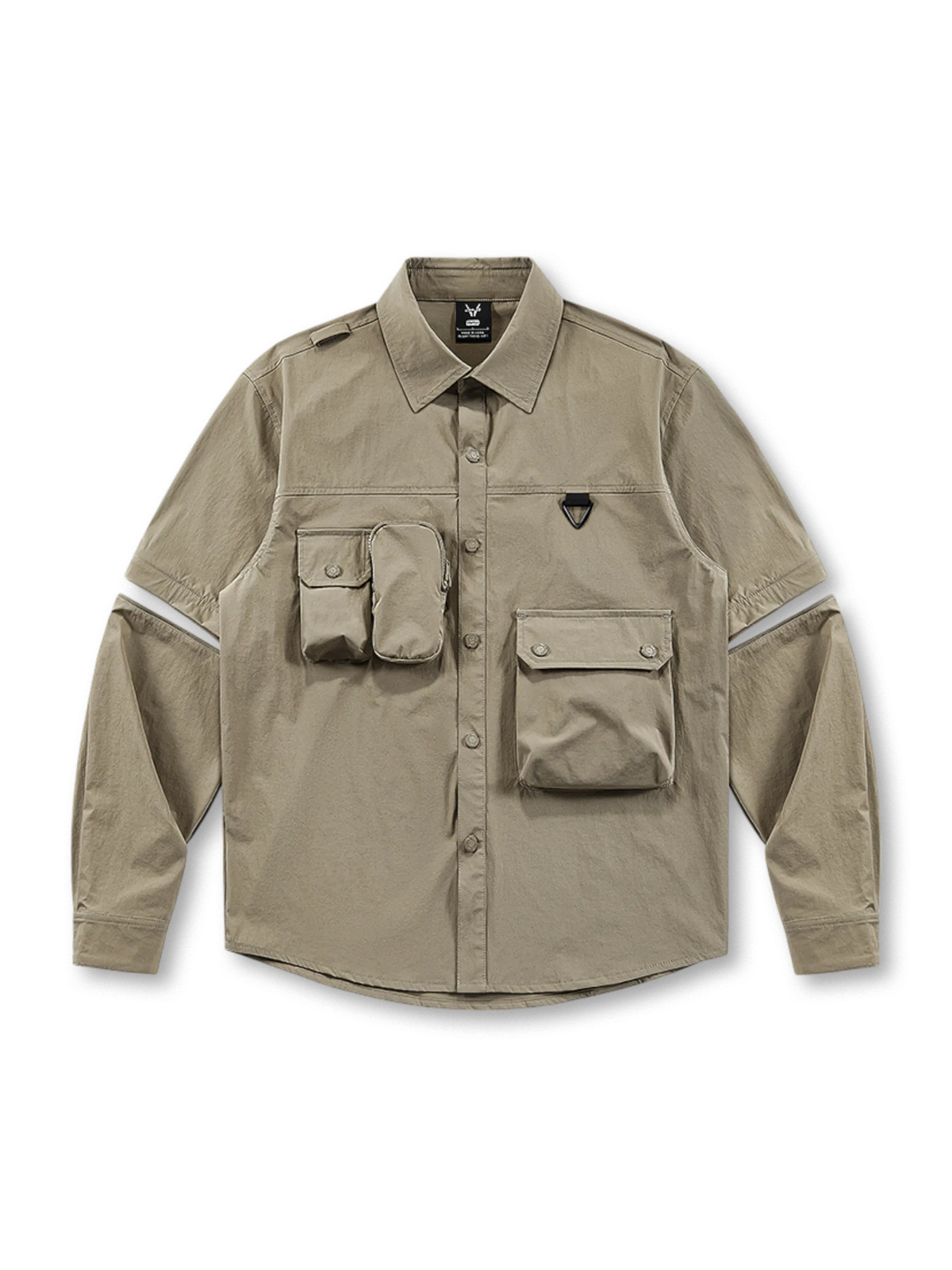 複数ポケットとショルダーストラップ風デザインが特徴の軽量機能性ワークシャツ。耐久性と動きやすさを両立