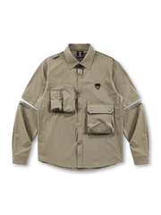 複数ポケットとショルダーストラップ風デザインが特徴の軽量機能性ワークシャツ。耐久性と動きやすさを両立