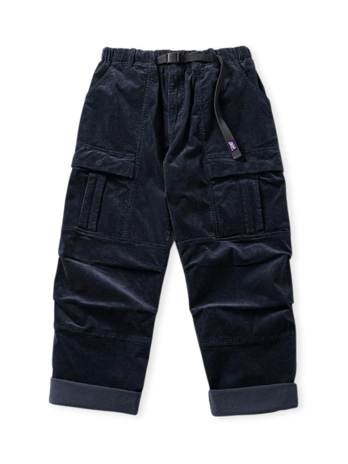 高密度コットンコーデュロイのヴィンテージ風パラシュートパンツ。膝のダブルタックと複数ポケットが特徴。