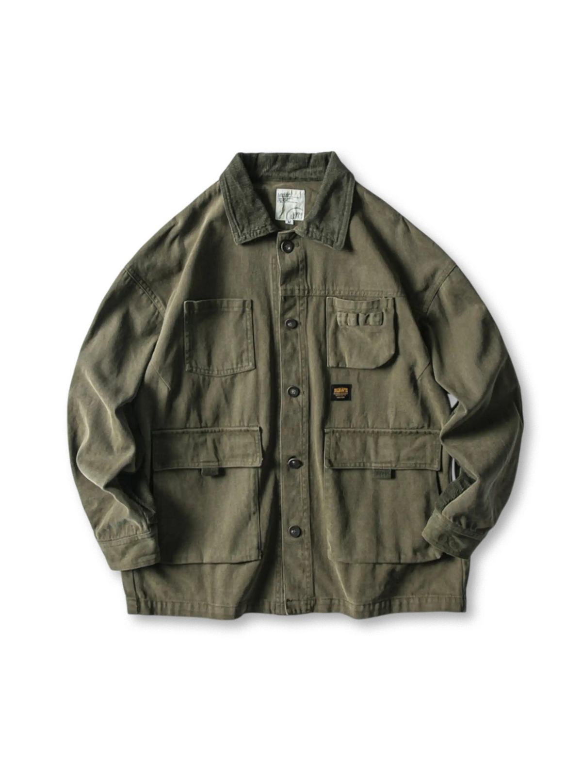 大容量ポケットと素材切り替え襟が特徴の動きやすいワークジャケット。無骨さと上質感を兼ね備えています。