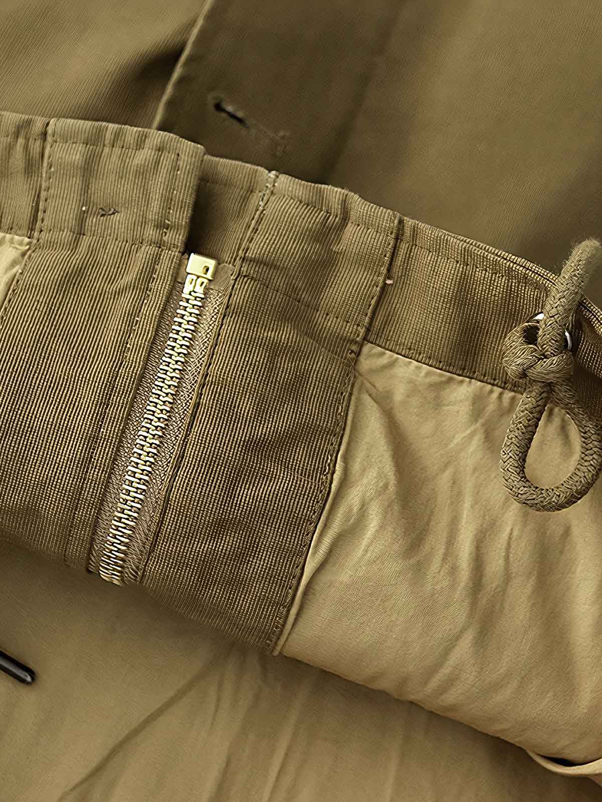 製品画像: N1アメカジレトロデッキワークジャケットのフロントビュー
詳細画像: コーデュロイ襟とジッパー・ボタンの二重前立てディテール