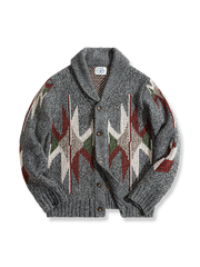 ナバホ柄幾何学模様とショールカラーが特徴のNavajaセーターの全体とディテールを写した写真