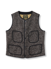 ごま塩ツイードとウールフリース二層構造のノーカラーベスト。