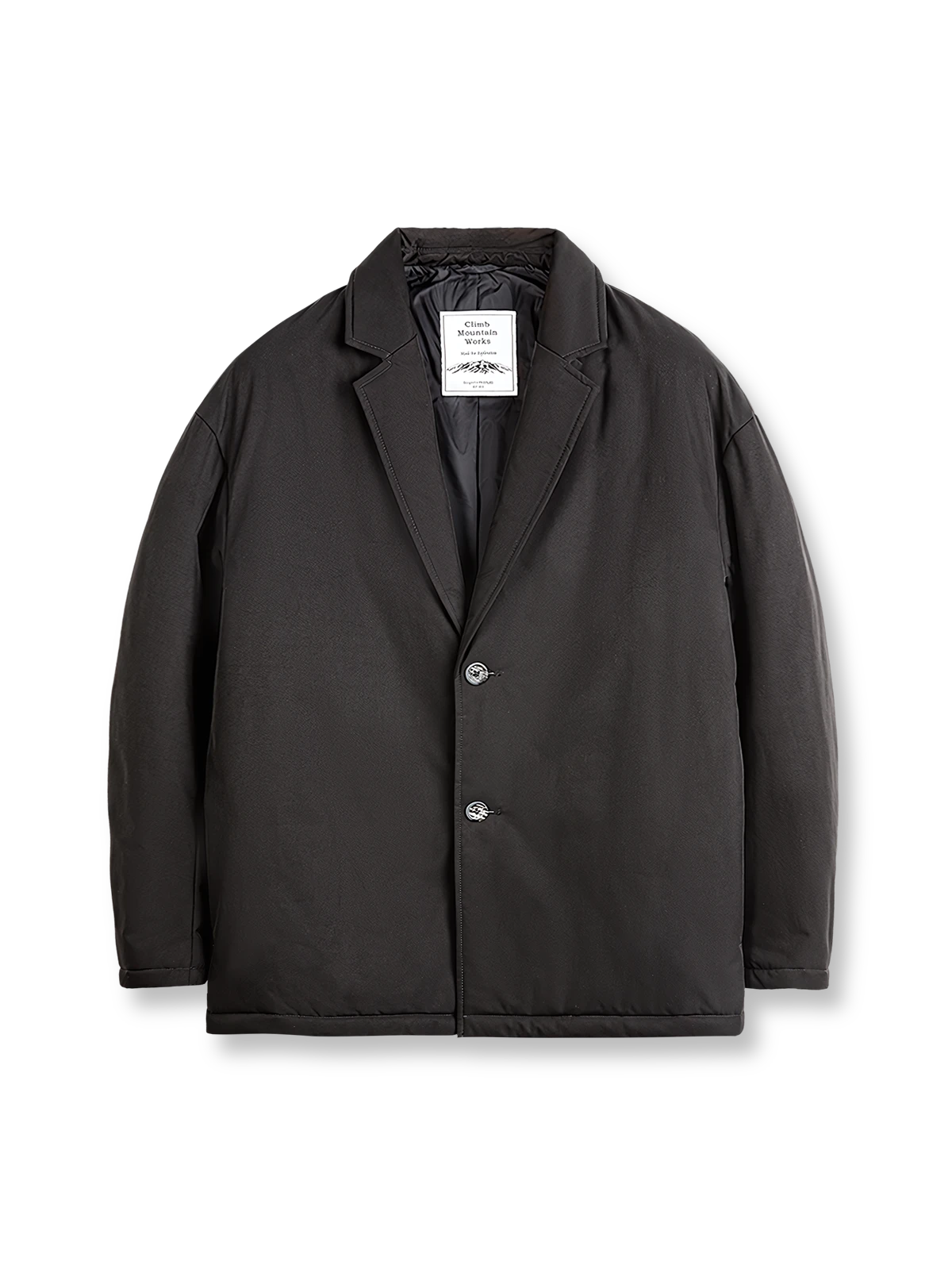 ノッチドラペルと中綿仕様が融合した軽量スーツジャケット