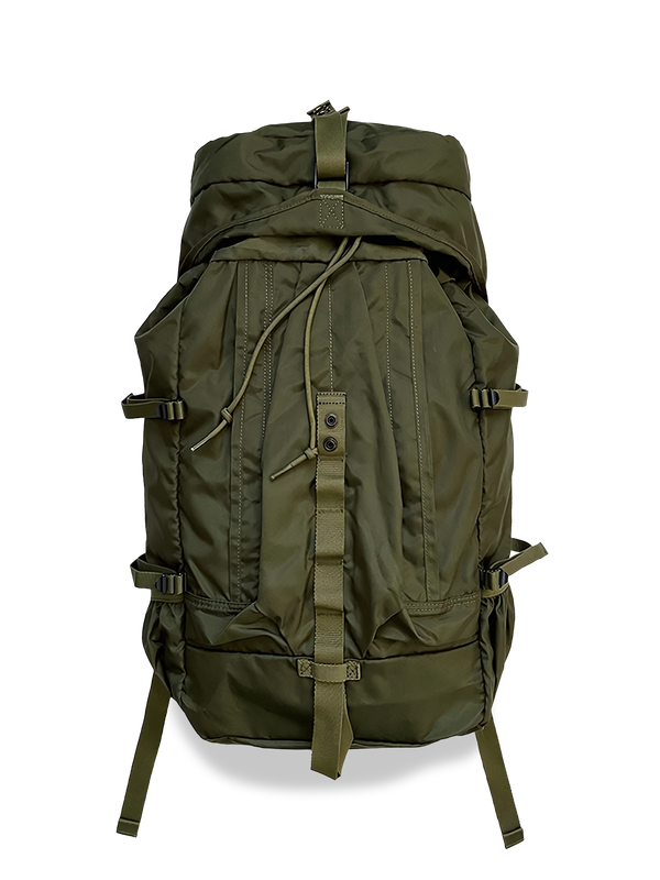 高強度ナイロン素材の登山用バックパック。30×52×16cm大容量、調整ベルトとドローストリング開閉で機能性を高めたデザイン。