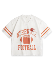 アメリカンフットボールモチーフのロゴとメッシュ素材が特徴のオリーブグリッドフットボールTシャツ