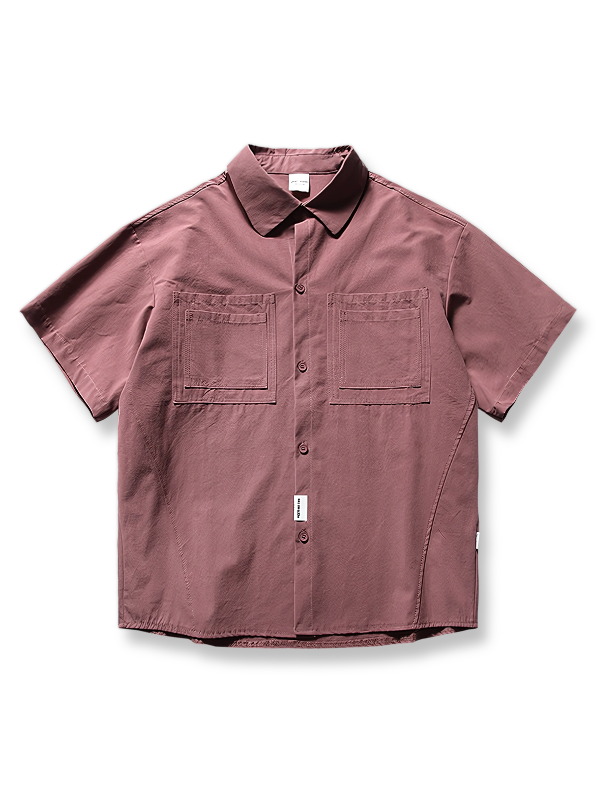 開襟＆胸ダブルポケット付きのコットン半袖シャツ。