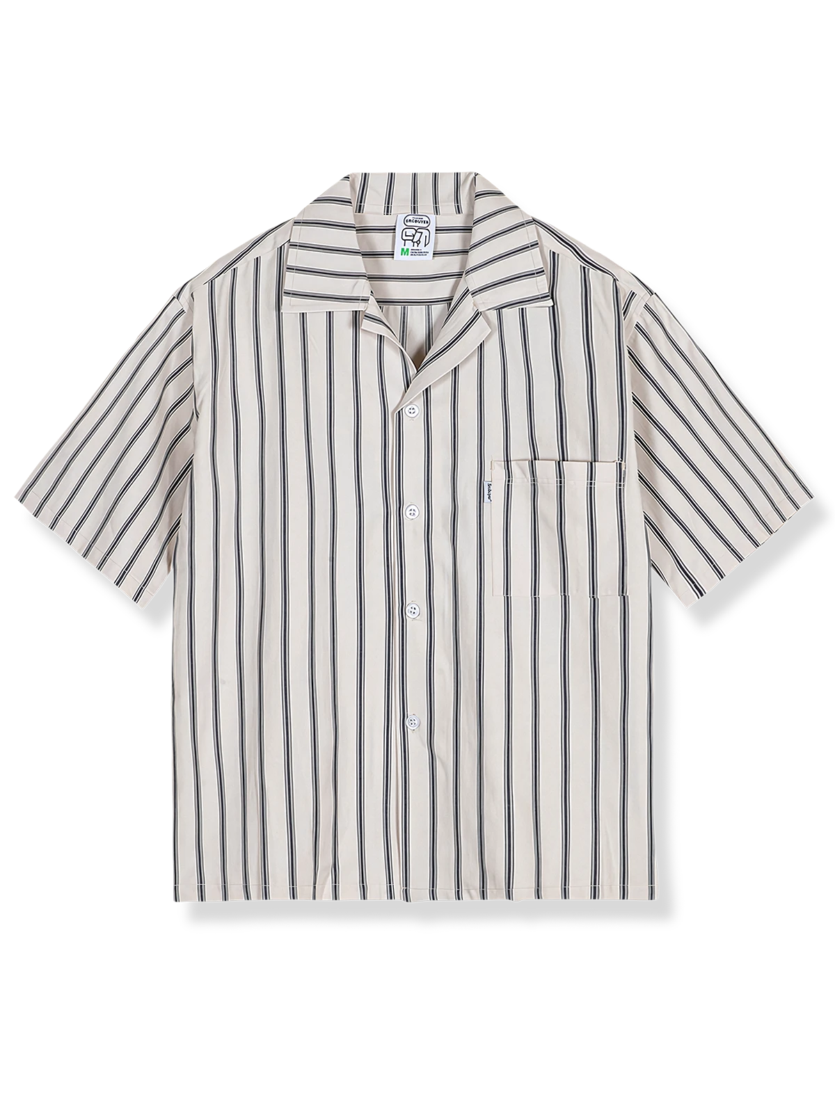 オープンカラーとマルチストライプが特徴のベージュ半袖シャツ、ワークポケット付き、快適なルーズフィットシルエット