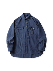 防撥水加工を施した100%コットンツイル素材のダークチェックワークシャツ。多機能ポケットとドロップショルダーが特徴。