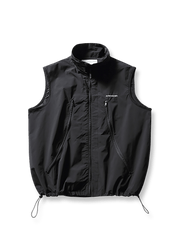 多機能ポケットと防風保温性を備えた軽量アウトドアベスト