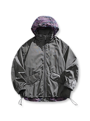 速乾・防風・撥水機能を備えたフード付きジャケット。