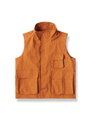 多ポケットと防水ポリエステル素材が特徴のタクティカルベストの前面が見える商品画像