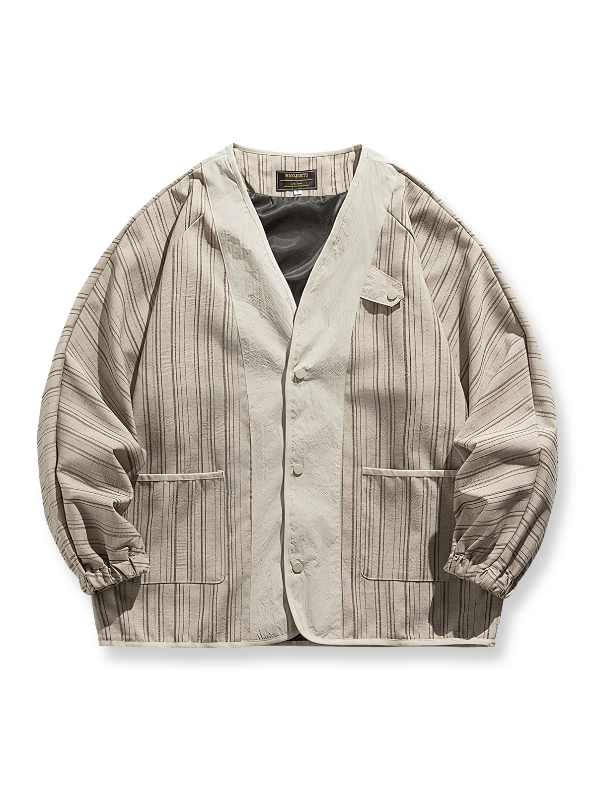 アウトドアスタイルストライプジャケットの全体正面画像、多機能ポケットとゴム袖口のディテール。