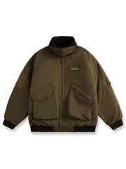 中綿入りで保温性に優れたリバーシブル仕様のフライトジャケット