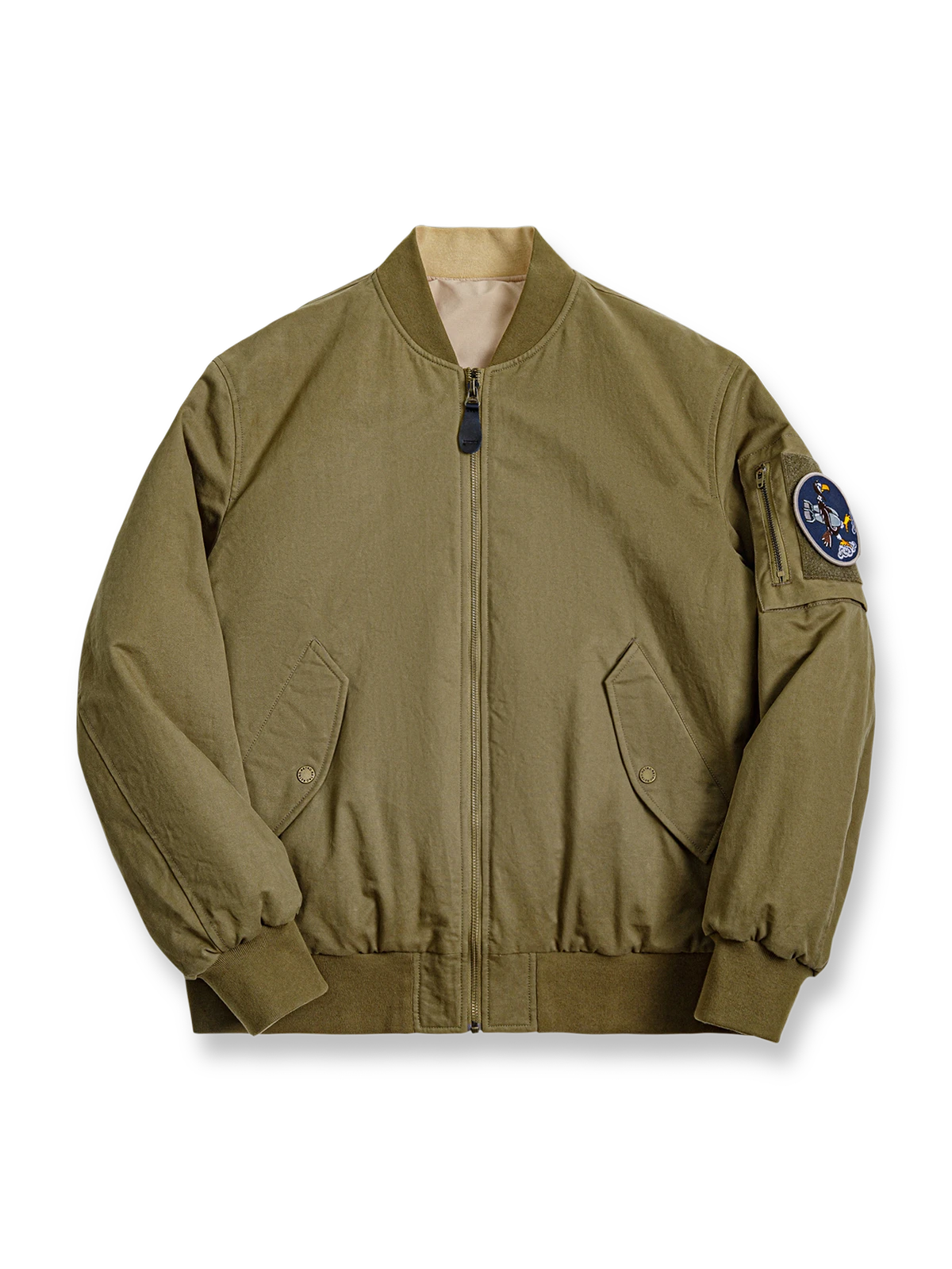 リバーシブル仕様の中綿MA-1フライトジャケットのアーミーグリーン面とカーキ面のデザインを写した写真