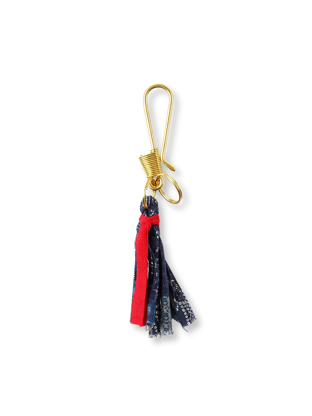 ペイズリー柄藍染めキーホルダーの全体画像、ブラスフックと藍染め古布フリンジのディテール。