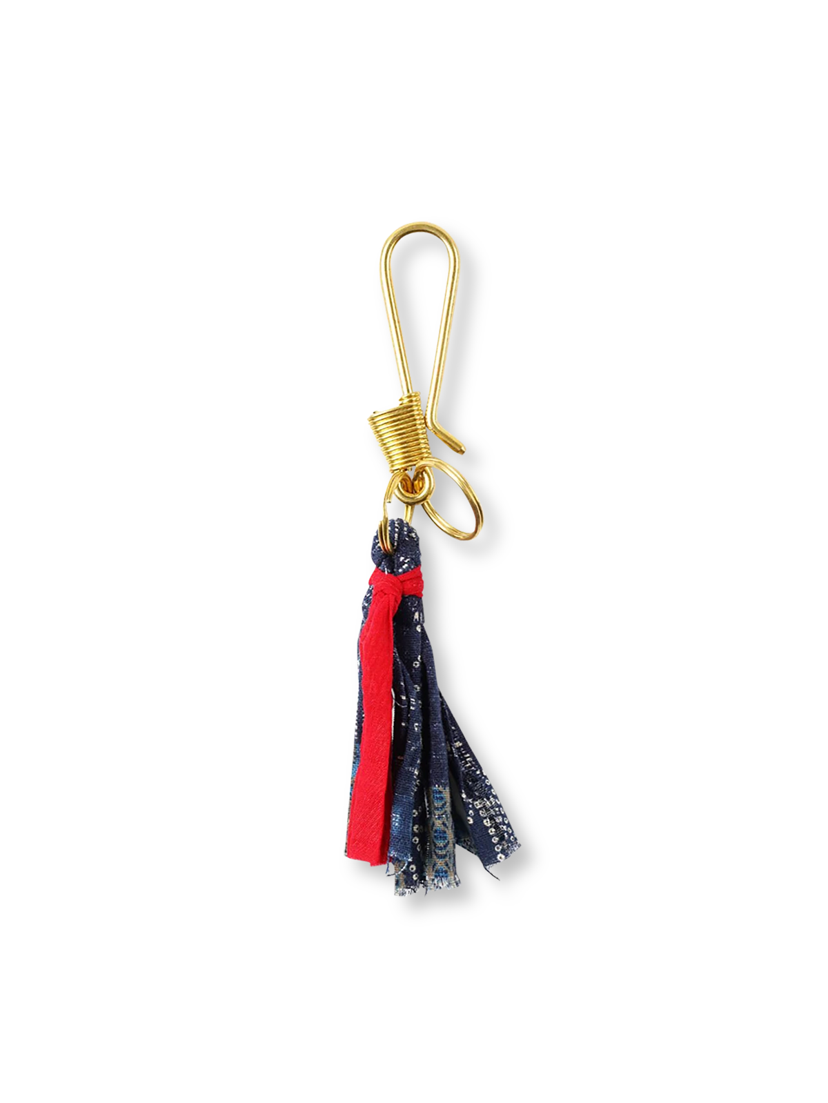 ペイズリー柄藍染めキーホルダーの全体画像、ブラスフックと藍染め古布フリンジのディテール。