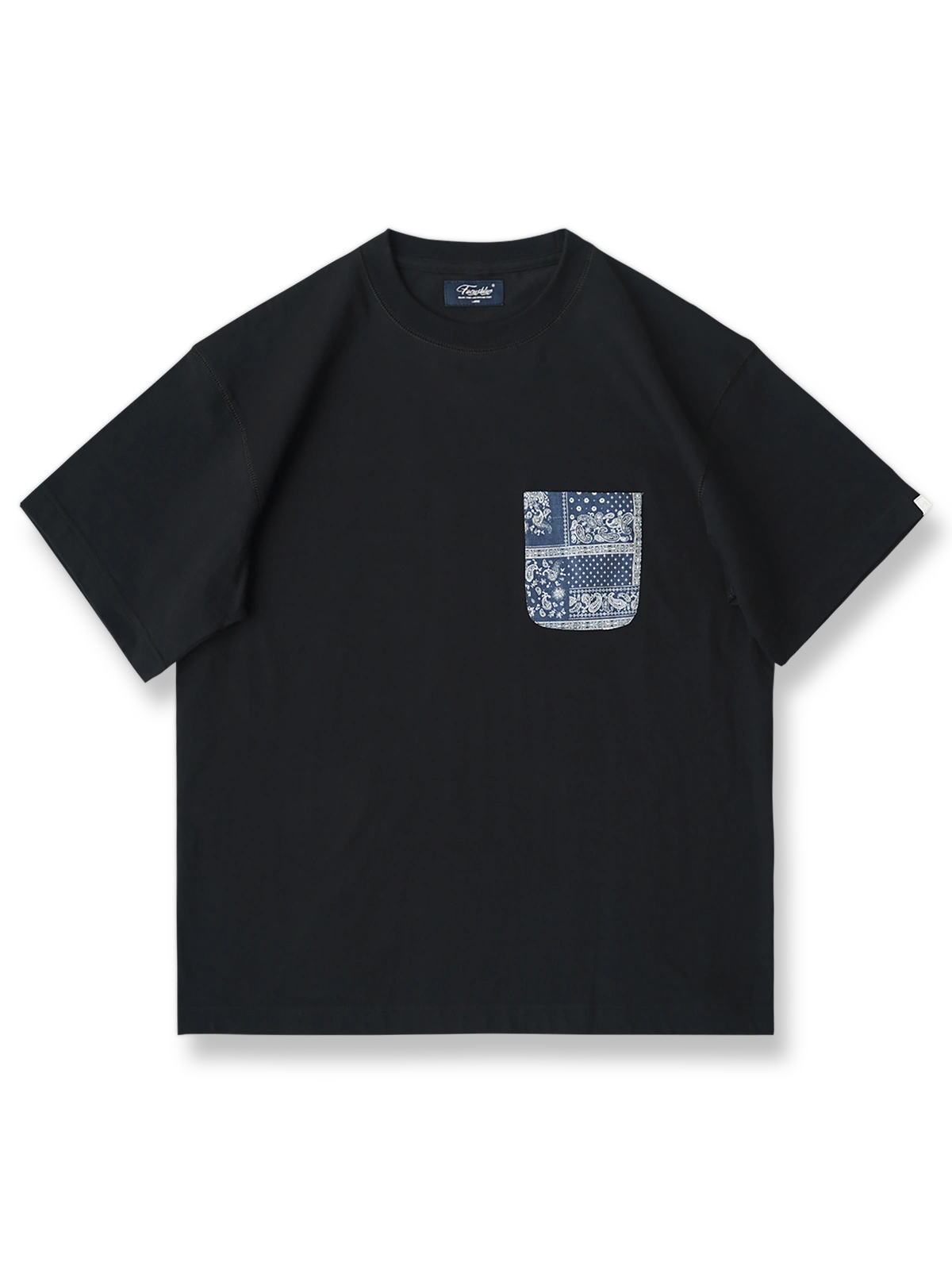 ペイズリー柄ポケットとウォッシュ加工が特徴のヴィンテージ風半袖Tシャツ