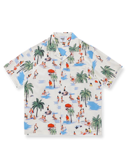 ヤシの木とビーチ柄のパターンが映えるアロハシャツの前面が見える商品画像