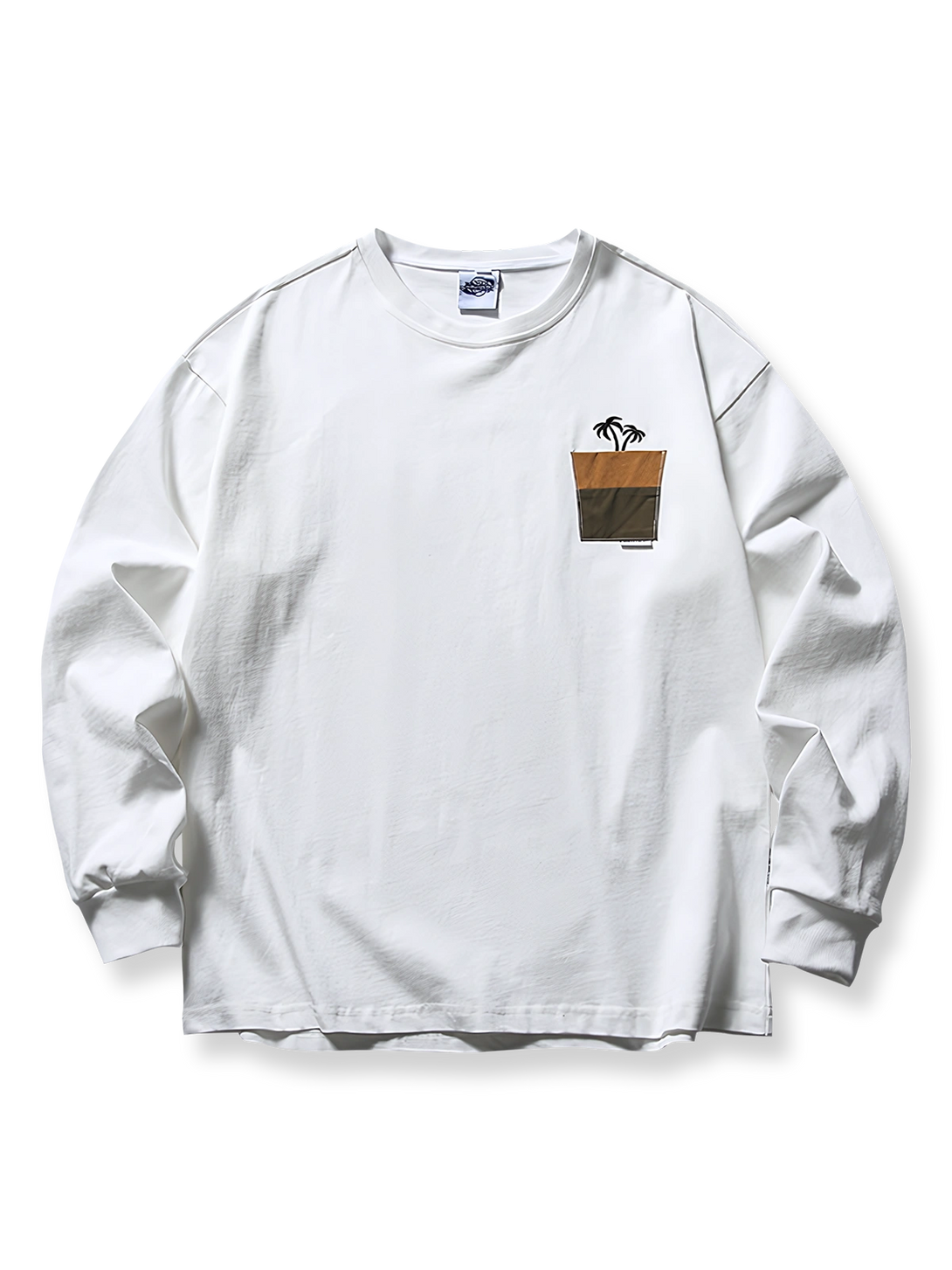 胸元にヤシの木刺繍が施された280gコットンの長袖Tシャツ。柔らかく通気性に優れたルーズフィットシルエット。