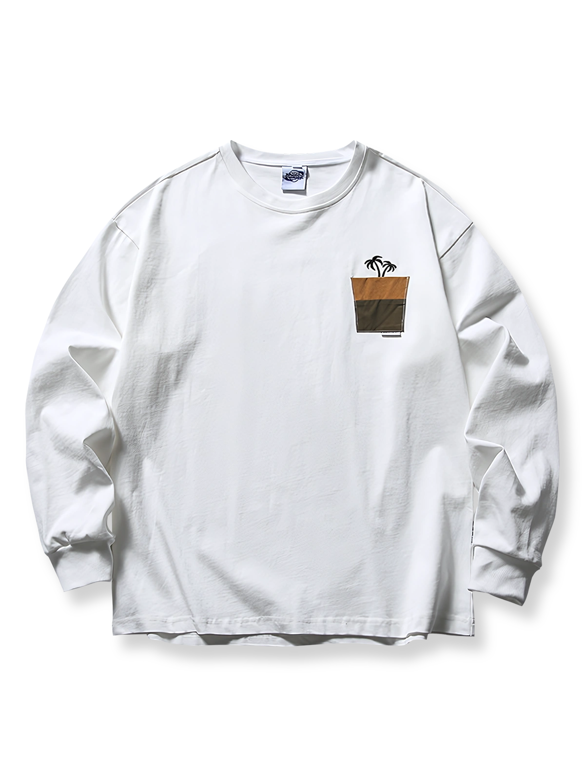 胸元にヤシの木刺繍が施された280gコットンの長袖Tシャツ。柔らかく通気性に優れたルーズフィットシルエット。