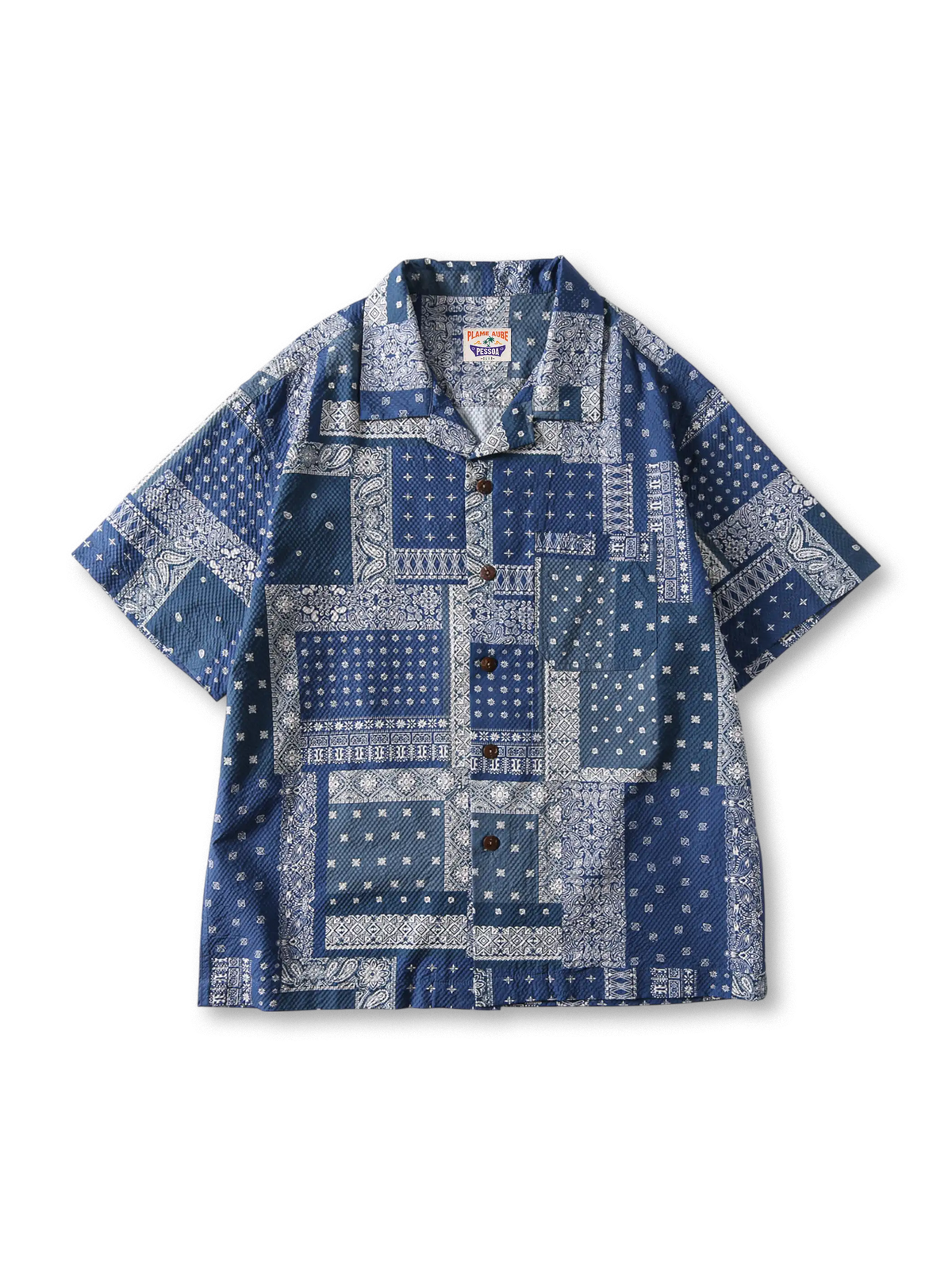 バンダナ柄パッチワークが映えるオープンカラーシャツ