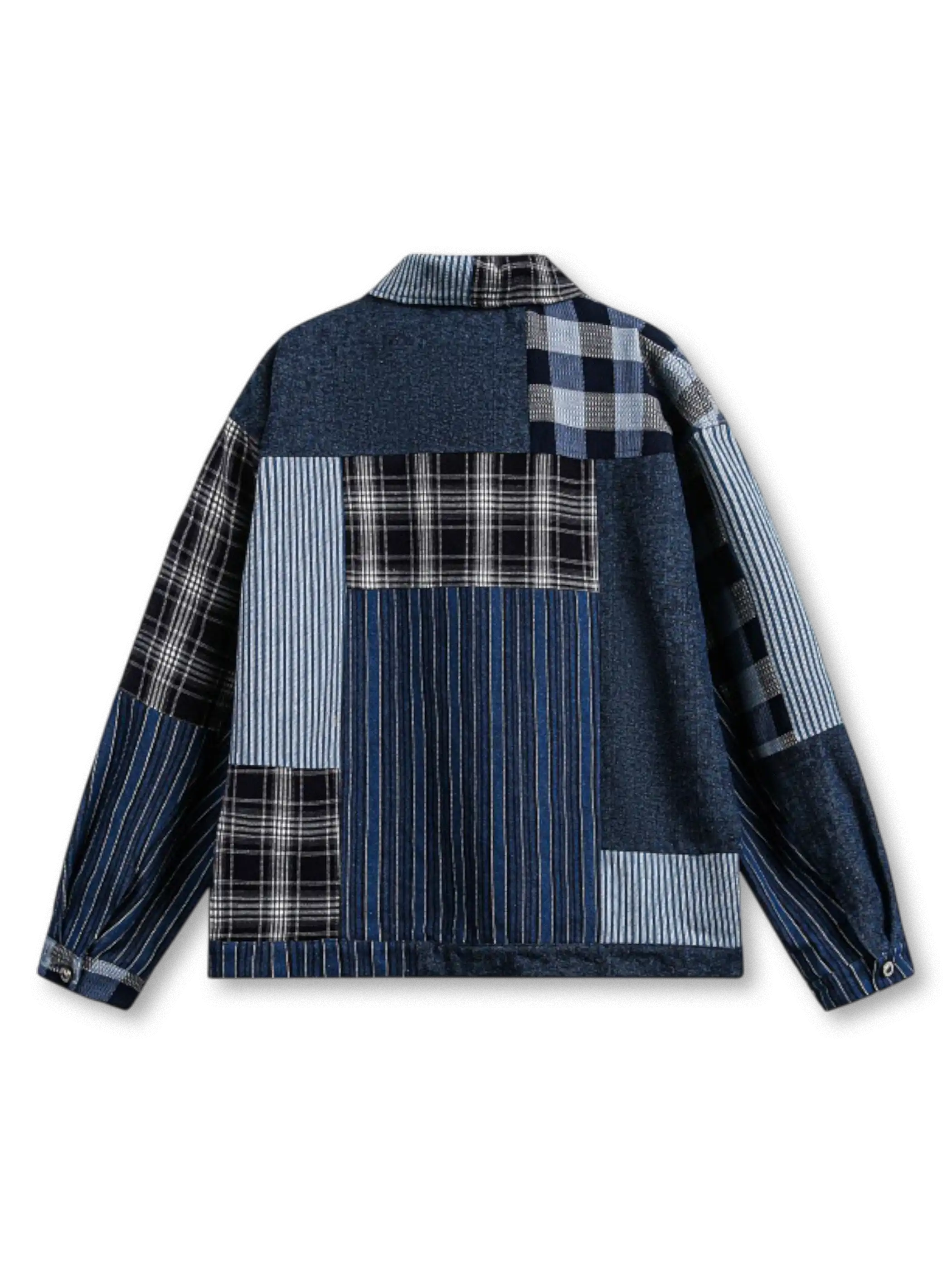 パッチワークチェックデニムジャケットの全身ビュー、異素材パネルとチェックパターンを強調。