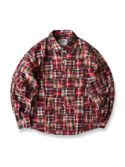 パッチワークチェック長袖シャツの全体正面画像、手縫いパッチワークのディテールとポケット部分。