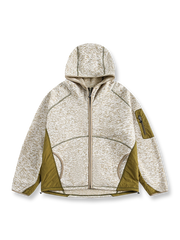 パッチワークヘビージャケットの全体正面画像、バイカラーデザインとジッパーポケットのディテール。