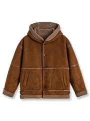 フェイクシープスキンのパッチワークジャケット。フード付きでボアライニングの保温性が特徴。