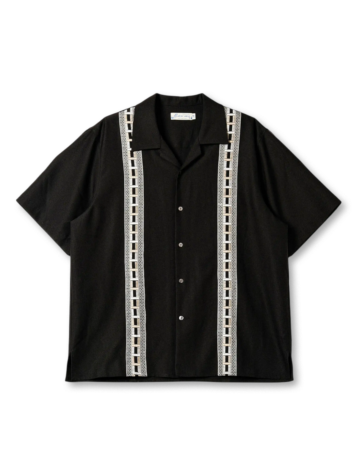 キューバ襟と幾何学的パネル切り替えが特徴のジャカード織りキューバシャツ、軽やかな着心地