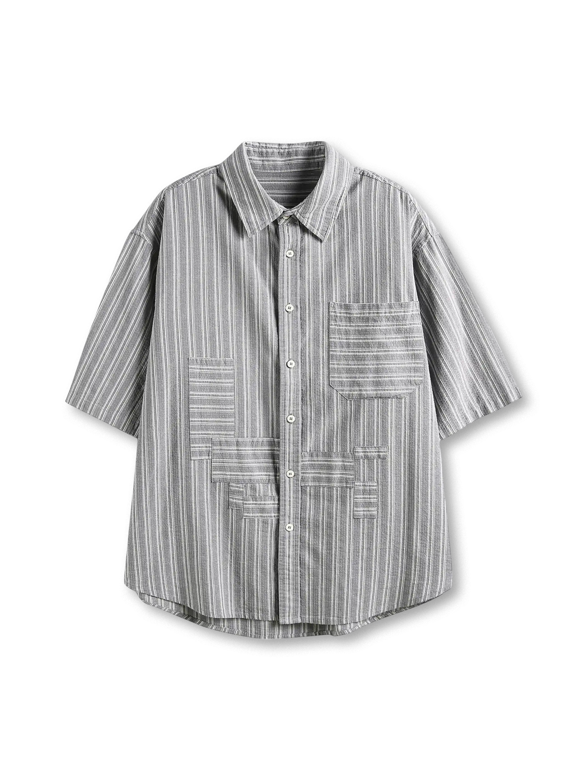 異なるストライプ柄のパッチワークが特徴の薄手コットン生地半袖シャツ、リラックスシルエット