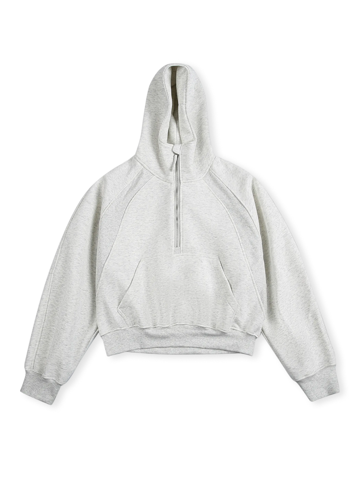 パッチワークディテールとドローコード付き連帽が特徴の都会風フーディ。柔らかく耐久性のある混紡素材使用。