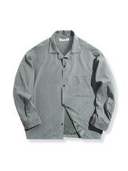 ピーチスキン素材を使用したヴィンテージ感あふれるVネックシャツ