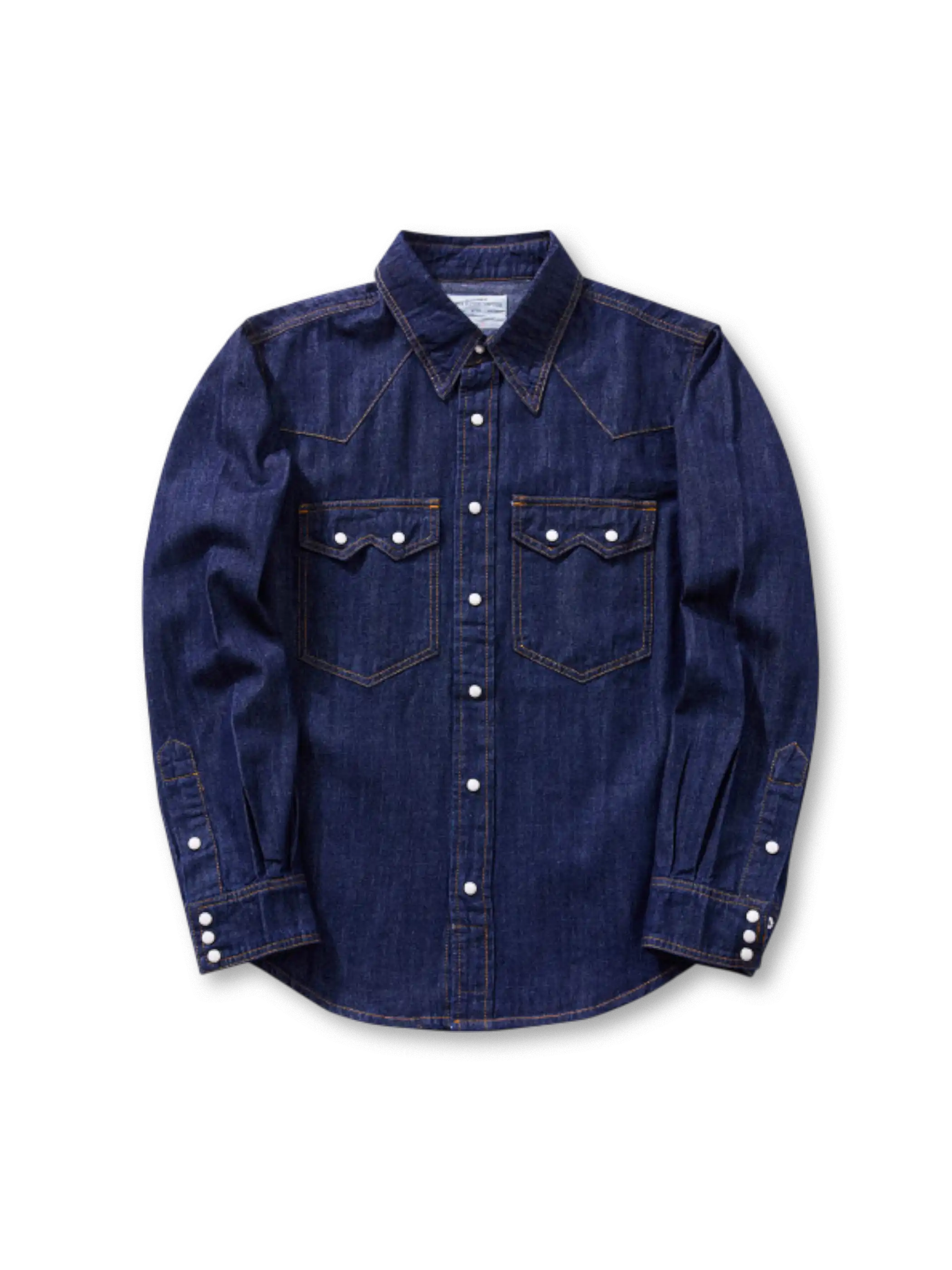 パール調スナップのデニムウエスタンシャツ、胸ポケット付き、ヨーク切替とカフスボタン仕様