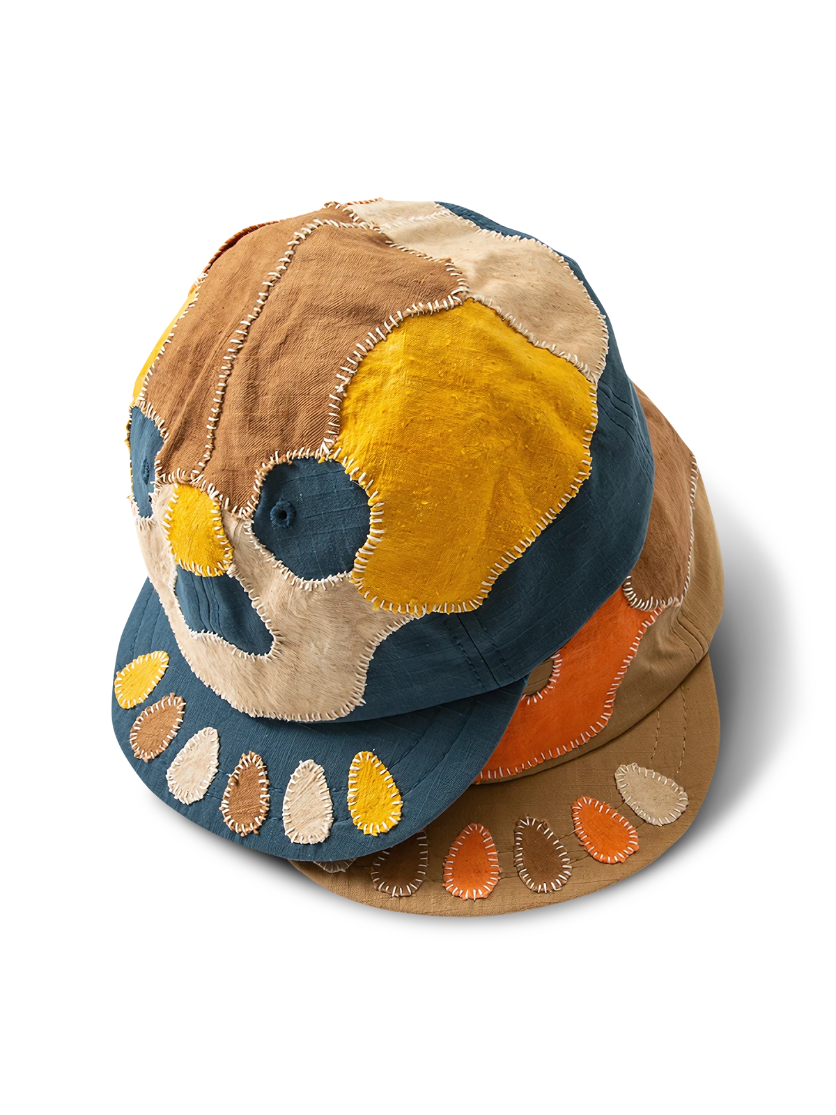 柿渋染めと刺し子の技術で作られたスカルパッチワークデザインのコットンキャップ、通気性と耐久性に優れた短ツバ仕様