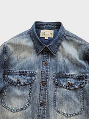 デニムシャツのディテール、胸ポケットと素材感