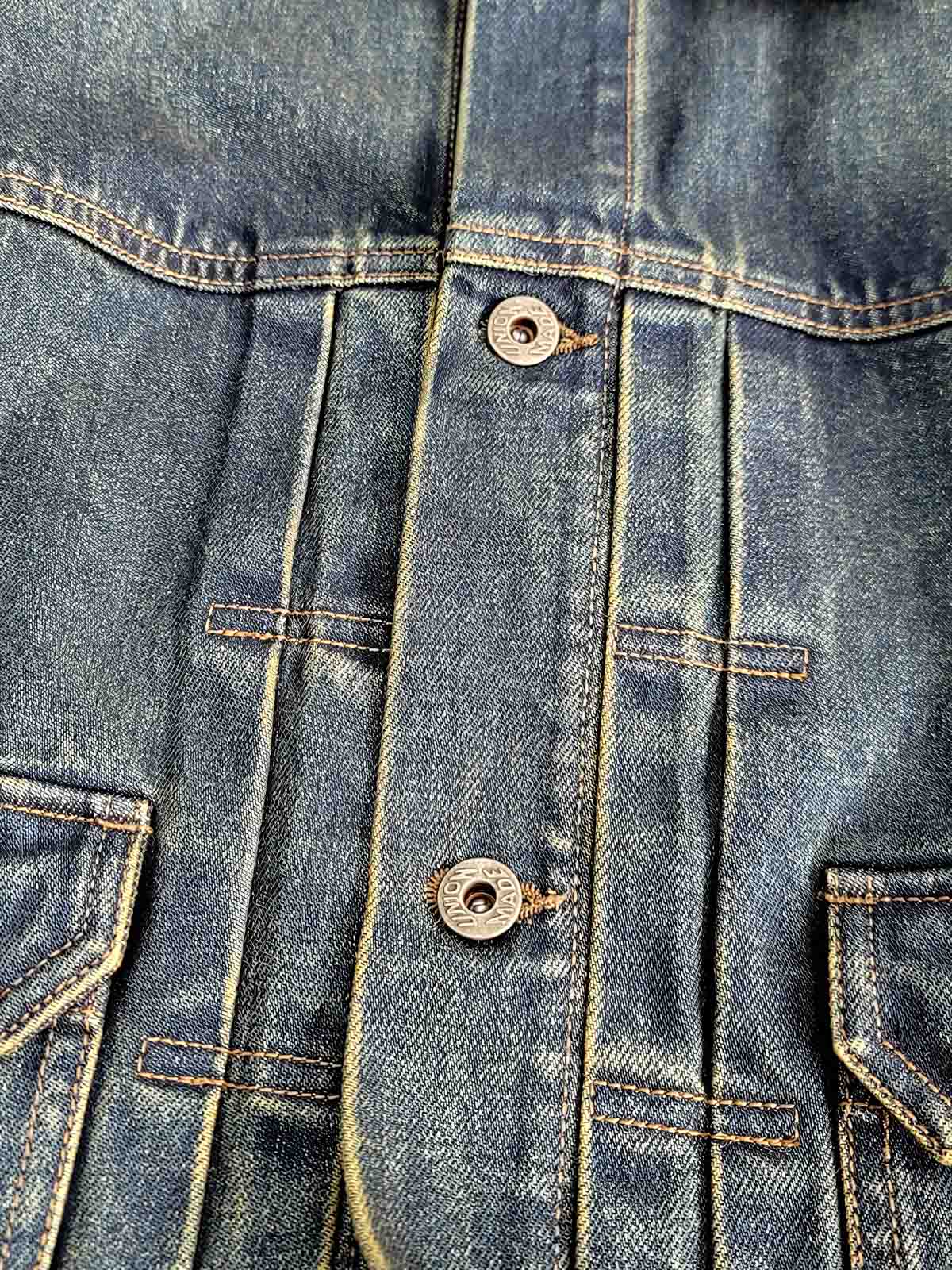 ドーナツボタンとダブルステッチの詳細画像