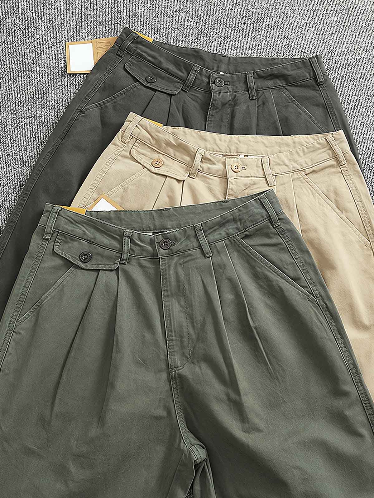 タックとバックポケットのディテール画像