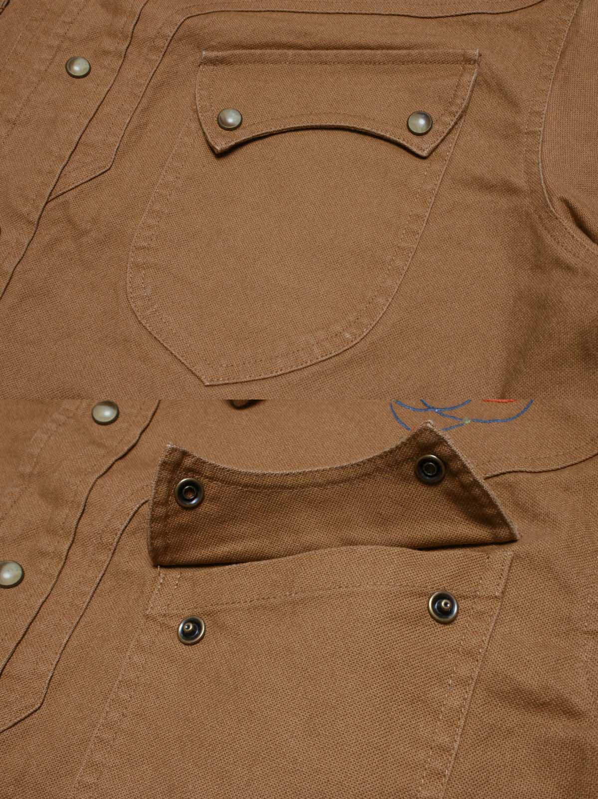 コットン刺繍と金属製ボタンのディテール特写