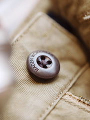 ヒップラップワークスカートのフラップポケットとヴィンテージレジンボタンの詳細