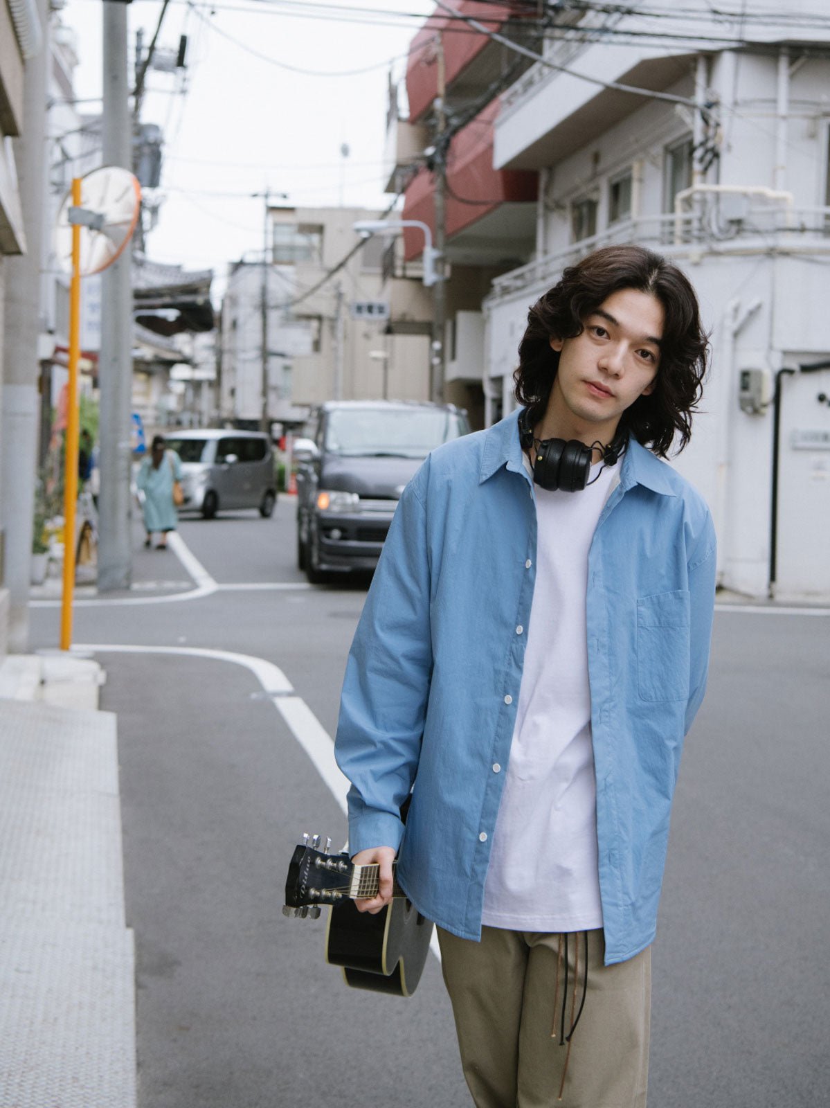 詳細画像: キルティング内側のディテール展示
モデル画像: エクストラウォーム キルティング長袖シャツを着用したスタイリング例