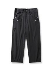 ワイドレッグデザインのカジュアルストレートパンツのフロントビュー