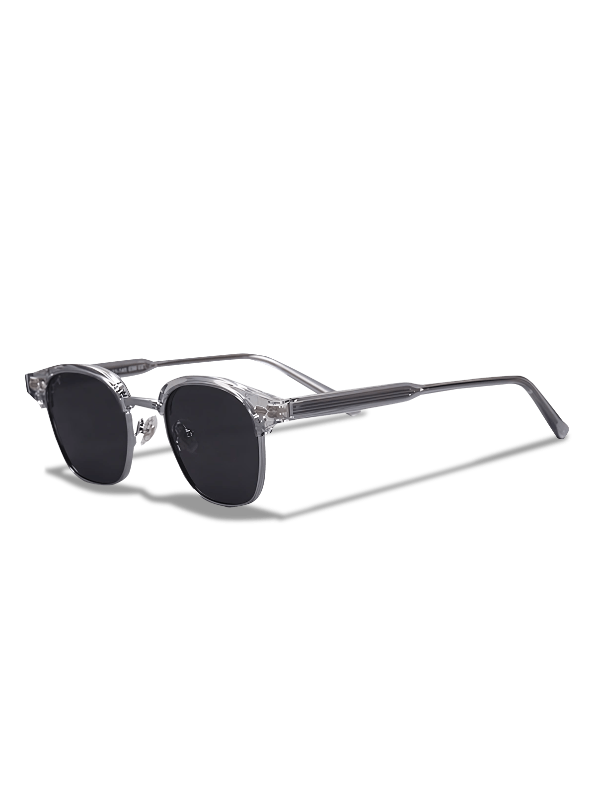 サングラスのノーズパッドとテンプルのディテール特写