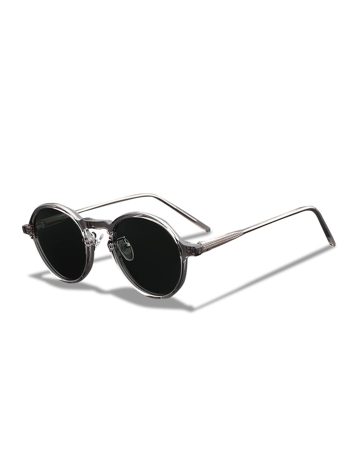 サングラスのキーホールブリッジと精巧なテンプルの細部特写