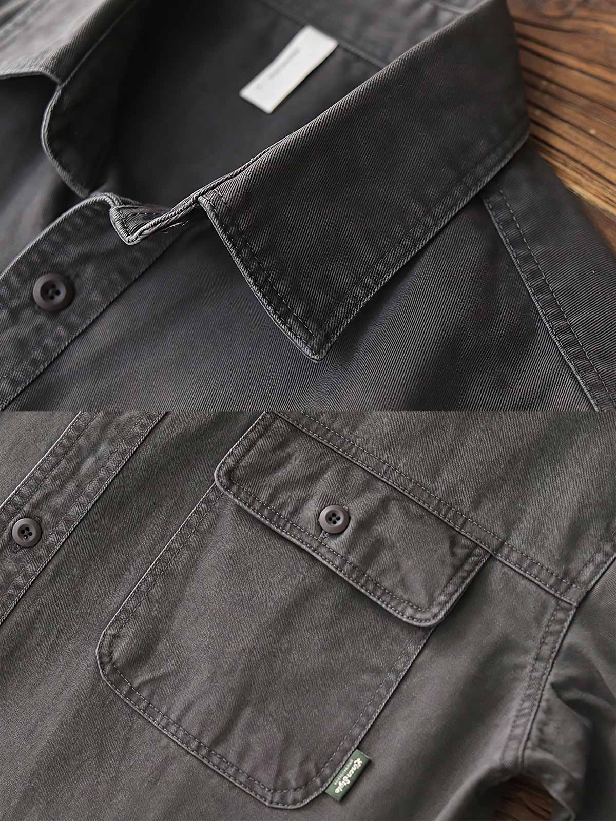 製品画像: ヴィンテージ風ワークシャツの正面全体展示、ワイドシルエットとクラシックなデザインを強調。
詳細画像: 袖部分のパッチデザインとダブルポケットのディテール展示、しっかりとした生地感を表現。